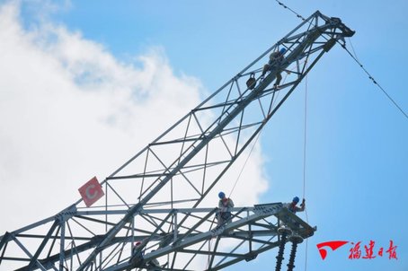 世界**！1000千伏特高壓帶電更換絕緣子在福建實施